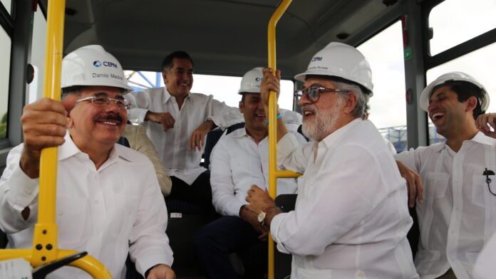 Danilo Medina visita CEPM