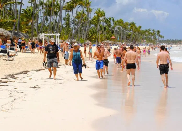 turistas playa populares Expedia