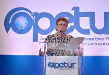 FIEXPO Latín América reconoce la trayectoria de Elizabeth Tovar por su aporte a la industria de reuniones