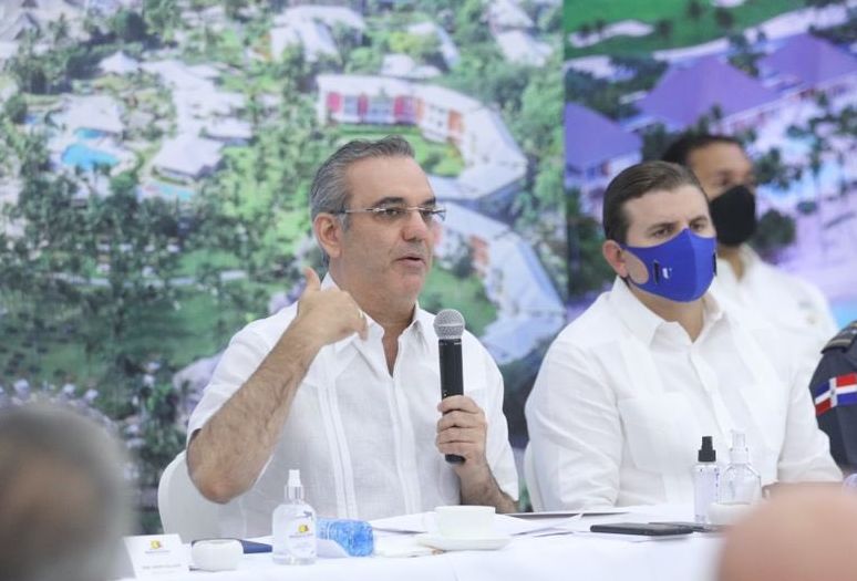 abinader_reunion_hoteleros