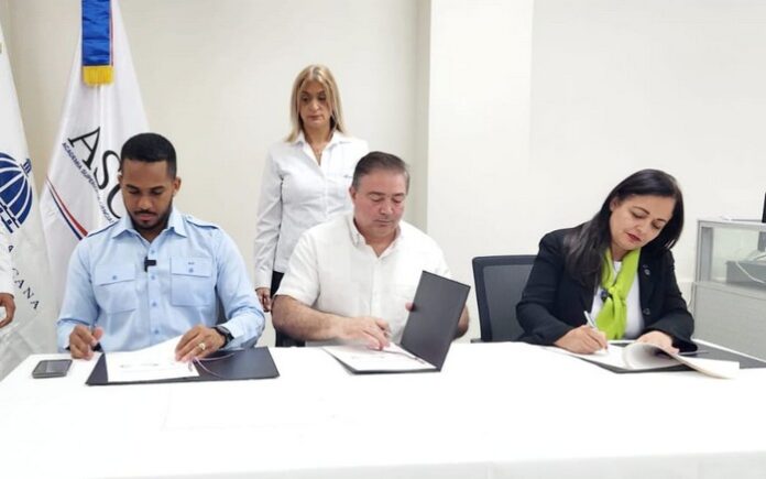 Firma de acuerdo IDAC. ASCA y el Ministerio de la Juventud