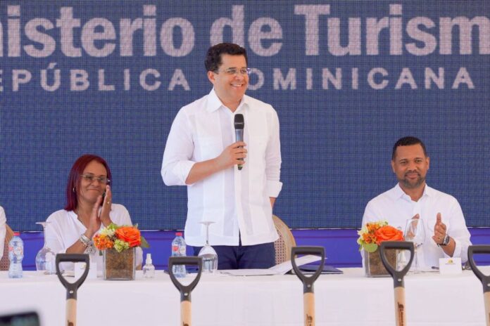 Ministro de Turismo David Collado