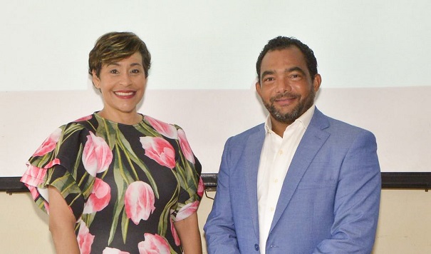 Kathy Morillo, Dir. Ejecutiva y Carlos Rodolí, Presidente de ASHONORTE