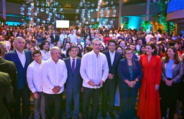 abinader_do_rew Lanzamiento DO Travel Rewards