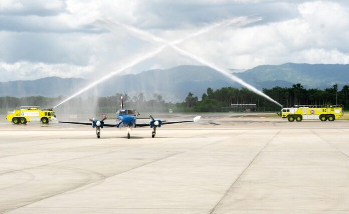 Reef Jet llegando al aeropuerto del Cibao