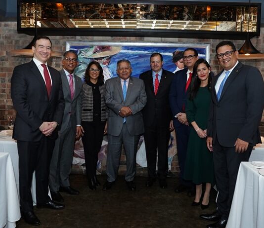 BHD reconoce a embajador Juan Bolívar Díaz en FITUR