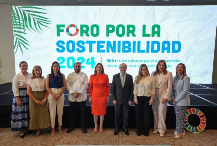 Representantes de Naciones Unidas, sector público y sector privado en el Foro por la Sostenibilidad 2024 Representantes de Naciones Unidas, sector público y sector privado en el Foro por la Sostenibilidad 2024