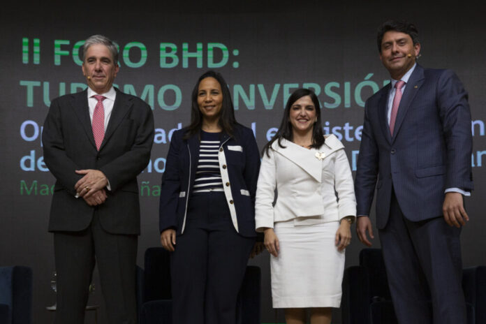Guillermo Méndez, Jacqueline Mora, Biviana Riveiro y Ernesto Armenteros ProDominicana