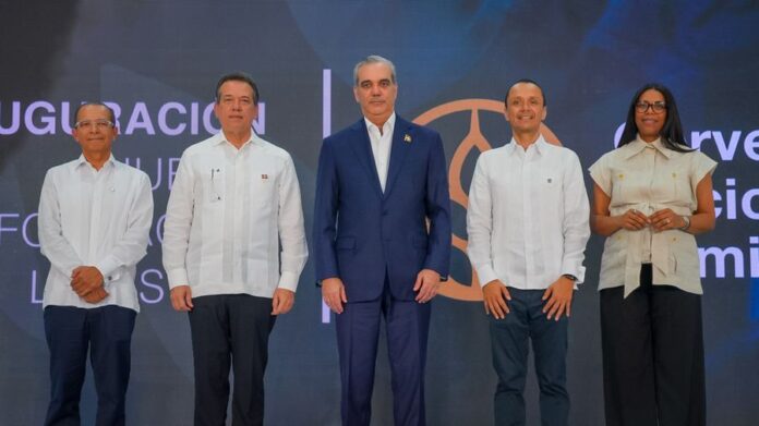 Foto principal Luis Álvarez Ministro Víctor Bisonó Luis Abinader Fabián Suárez y Ana Martínez