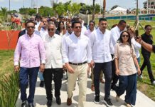 David Collado supervisa construcción de obra en los Bajos de Haina.