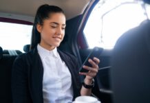 Cada vez más mujeres viajan solas: seguridad y estafas son sus mayores preocupaciones